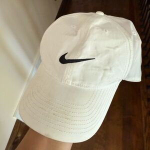 Nike hat legacy 91 dri- fit adjustable white